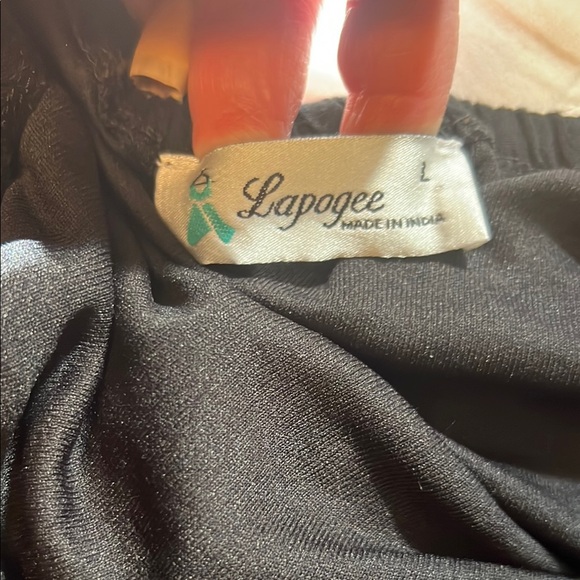 Elegant Black and Gold Mini Dress - Picture 2 of 4